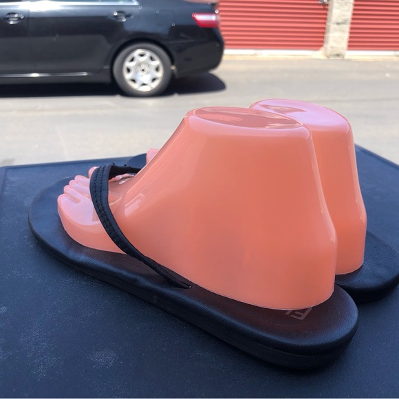 Flojos Women’s Black Flip Flop Sandals Size 10 - Picture 9 of 9